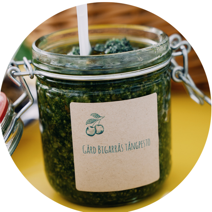 Burk med tångpesto.