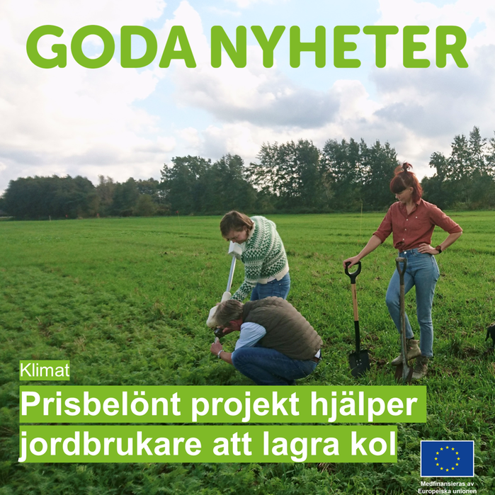 Forskare tar tester på en åker. Text: Goda nyheter. Prisbelönt projekt hjälper jordbrukare att lagra kol.