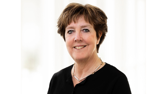 Lena Lundh har mörkt kortklippt hår och en svart tröja